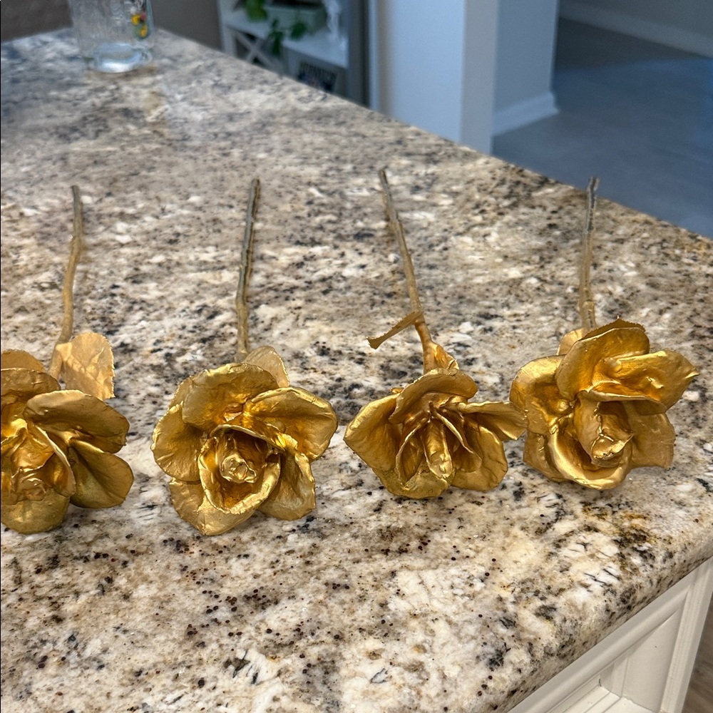 Gold Decorative Roses Set